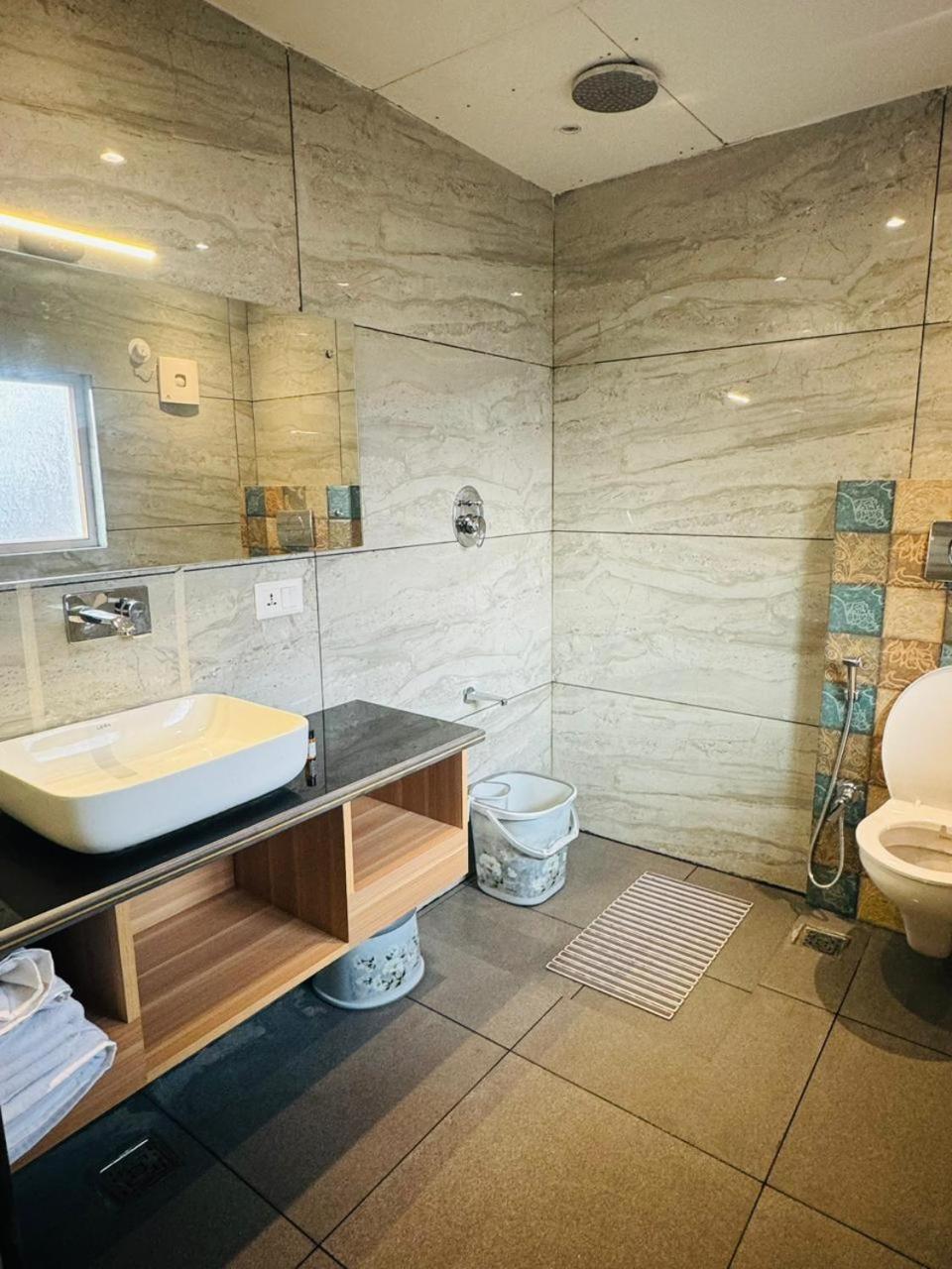 De Elaaf The Luxury Stay Srīnagar 外观 照片